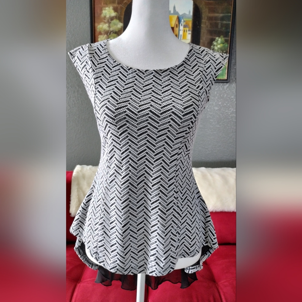Ooh la la Size Small Black and white
